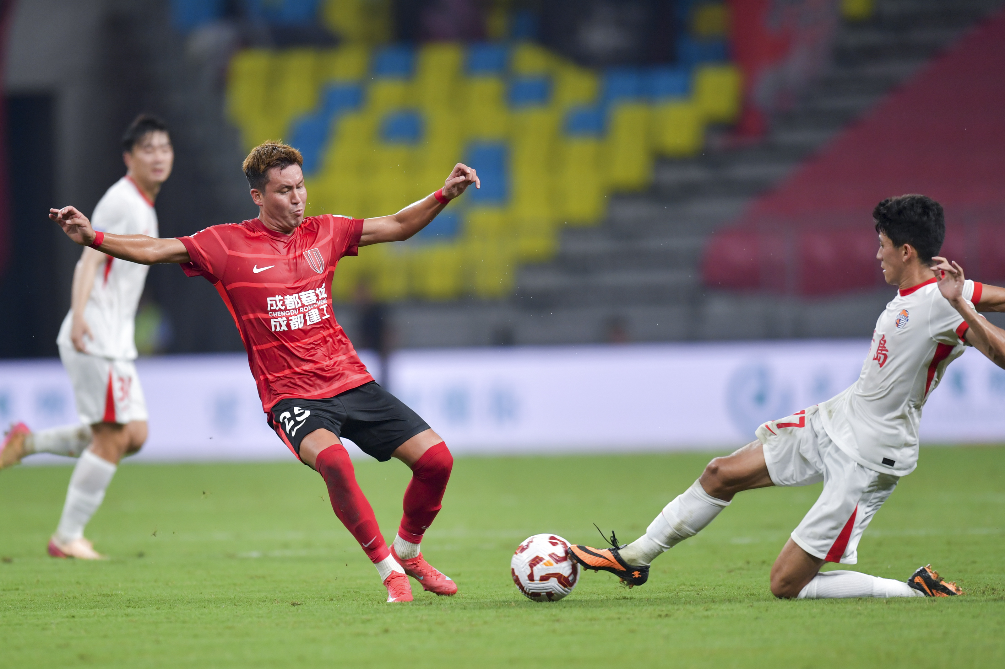 开元真人官网 -关于成都蓉城训练开放日，转会期篮板制胜引欢呼，意大利杯在即，赛季目标并未改变的信息